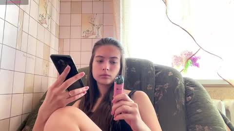 Snapshot of lenniepennachio chatting on May 18, 2026, 4:07 am Hellomy name is Natalyits my first day here nice to meet you Give me 50 thumbs ups online show from May 18, 2026, 4:07 am