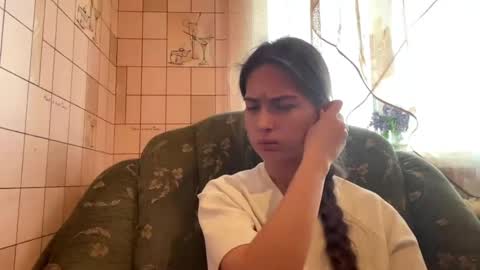 Snapshot of lenniepennachio chatting on May 20, 2026, 4:13 pm Hellomy name is Natalyits my first day here nice to meet you Give me 50 thumbs ups online show from May 20, 2026, 4:13 pm