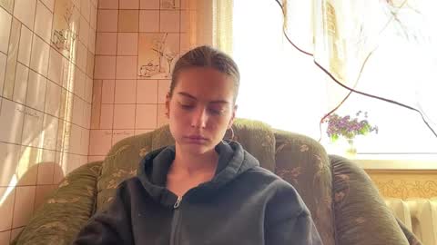 Snapshot of lenniepennachio chatting on May 23, 2026, 3:45 am Hellomy name is Natalyits my first day here nice to meet you Give me 50 thumbs ups online show from May 23, 2026, 3:45 am