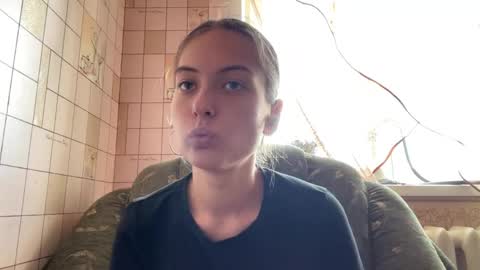Snapshot of lenniepennachio chatting on May 30, 2026, 1:41 pm Hellomy name is Natalyits my first day here nice to meet you Give me 50 thumbs ups online show from May 30, 2026, 1:41 pm