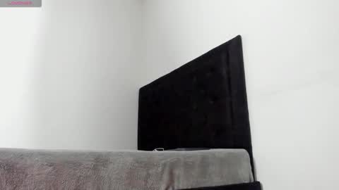 leo183877 online show from March 8, 2026, 4:27 am