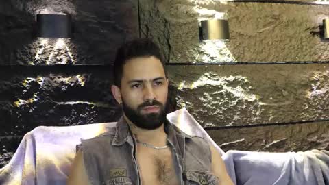 Leo  Diaz online show from September 12, 2025, 2:44 am