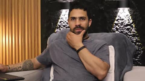 Leo  Diaz online show from January 31, 2026, 10:52 pm