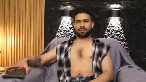 Leo  Diaz online show from February 11, 2026, 1:54 am