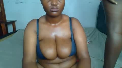 leo_kitty8 online show from February 17, 2026, 12:12 pm