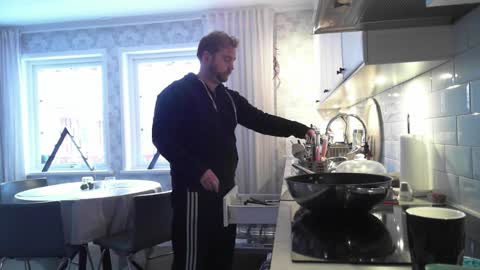 Snapshot of leofromsweden chatting on February 10, 2026, 9:13 am Leofromsweden online show from February 10, 2026, 9:13 am