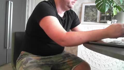 Snapshot of leofromsweden chatting on March 19, 2026, 9:02 am Leofromsweden online show from March 19, 2026, 9:02 am