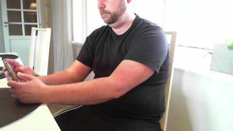 Snapshot of leofromsweden chatting on April 13, 2026, 12:32 pm Leofromsweden online show from April 13, 2026, 12:32 pm