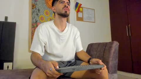 Snapshot of leoliciousss chatting on February 12, 2025, 12:44 pm Leo online show from February 12, 2025, 12:44 pm