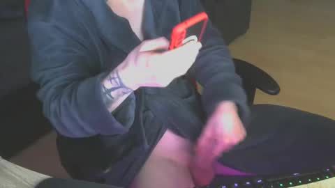 Snapshot of leon_97 chatting on December 11, 2024, 11:43 pm Lele 97 online show from December 11, 2024, 11:43 pm