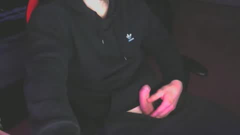 Snapshot of leon_97 chatting on November 22, 2025, 11:37 pm Lele 97 online show from November 22, 2025, 11:37 pm