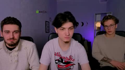 Snapshot of leon_lie chatting on December 17, 2025, 1:06 pm leo online show from December 17, 2025, 1:06 pm