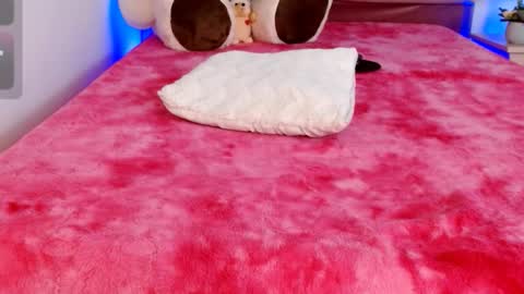 LUCY online show from September 13, 2025, 11:48 pm