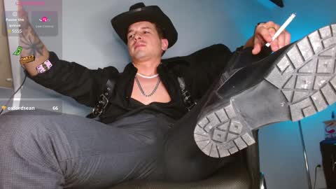 Snapshot of leonal_oconer chatting on January 23, 2025, 10:11 pm iam leonal online show from January 23, 2025, 10:11 pm