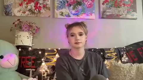 Snapshot of leonidalabrador chatting on July 14, 2026, 9:14 am Mia online show from July 14, 2026, 9:14 am