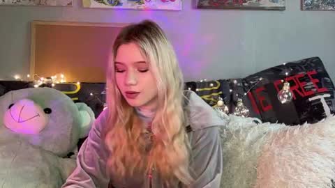 Snapshot of leonidalabrador chatting on July 20, 2026, 9:01 am Mia online show from July 20, 2026, 9:01 am
