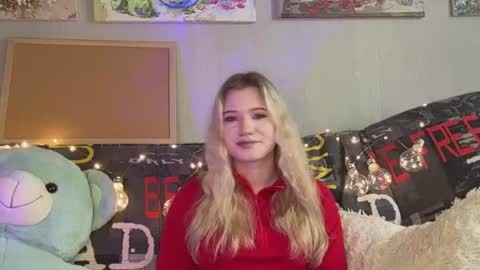 Snapshot of leonidalabrador chatting on July 21, 2026, 9:33 am Mia online show from July 21, 2026, 9:33 am