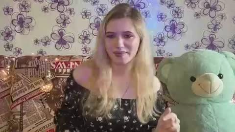 Snapshot of leonidalabrador chatting on July 26, 2026, 9:05 am Mia online show from July 26, 2026, 9:05 am