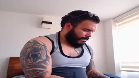 leonidas_murfi71 online show from March 12, 2025, 3:29 pm