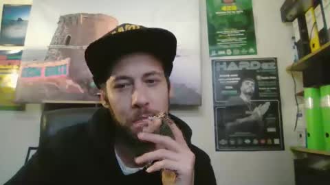 leonidascum online show from December 3, 2025, 12:58 pm