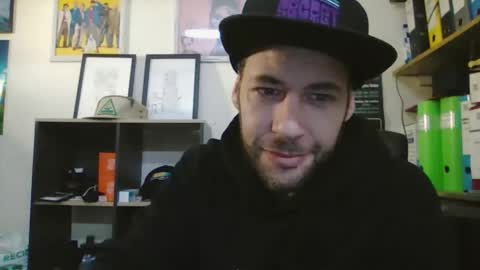 Snapshot of leonidascum chatting on February 18, 2026, 9:27 am leonidascum online show from February 18, 2026, 9:27 am