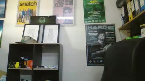Snapshot of leonidascum chatting on April 29, 2026, 5:52 pm leonidascum online show from April 29, 2026, 5:52 pm
