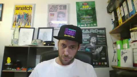 Snapshot of leonidascum chatting on June 5, 2026, 10:21 am leonidascum online show from June 5, 2026, 10:21 am
