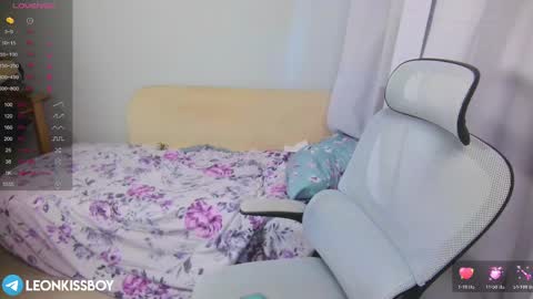 leonkissboy online show from April 1, 2026, 10:05 am