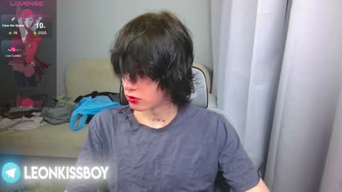 leonkissboy online show from April 13, 2026, 10:04 pm