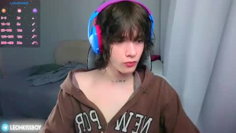 leonkissboy online show from June 12, 2026, 8:41 pm