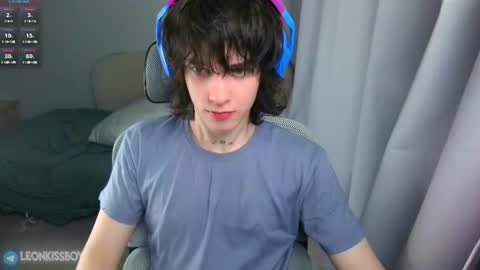 leonkissboy online show from June 22, 2026, 5:43 pm