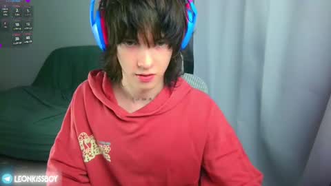 leonkissboy online show from June 25, 2026, 2:54 pm