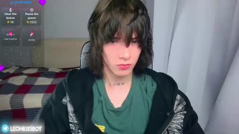 leonkissboy online show from July 2, 2026, 4:35 pm