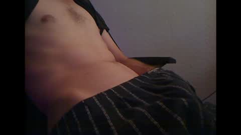 Snapshot of leonmx93 chatting on August 6, 2026, 5:48 pm leonmx online show from August 6, 2026, 5:48 pm
