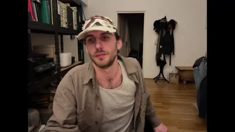 Leon online show from February 17, 2025, 8:04 pm