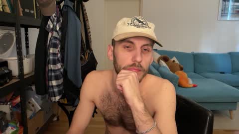 Snapshot of leonvampire chatting on February 18, 2026, 2:57 pm Leon online show from February 18, 2026, 2:57 pm