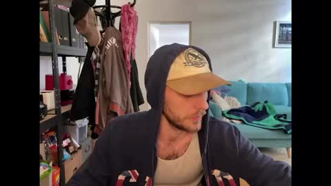 Snapshot of leonvampire chatting on February 25, 2026, 2:16 pm Leon online show from February 25, 2026, 2:16 pm