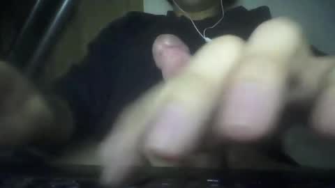 leoonel_95 online show from December 18, 2025, 5:02 am