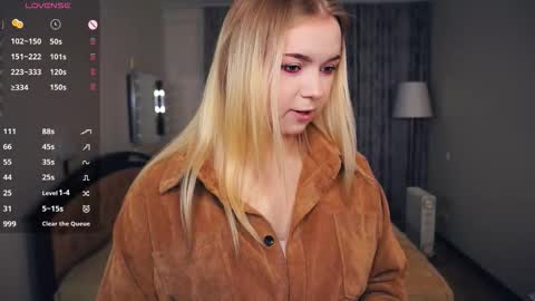 Hello everyone Im Lora Its my first day Were going to have fun together online show from October 2, 2025, 6:31 am