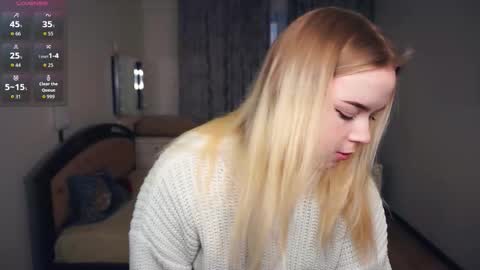 Hello everyone Im Lora Its my first day Were going to have fun together online show from October 8, 2025, 5:38 am