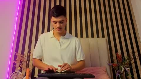 leotease online show from June 3, 2026, 7:19 pm