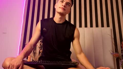 leotease online show from June 4, 2026, 7:42 pm