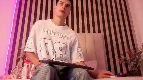 leotease online show from June 14, 2026, 4:31 pm