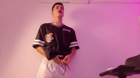 leotease online show from June 21, 2026, 4:31 pm