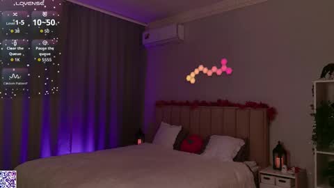 Nicole Moore online show from October 5, 2025, 2:26 pm