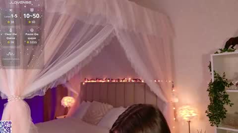 Nicole Moore online show from November 26, 2025, 3:02 pm