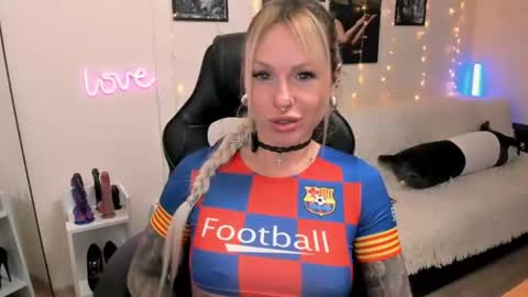 Snapshot of lerika_moore chatting on June 11, 2026, 8:18 pm Lerika Moore online show from June 11, 2026, 8:18 pm