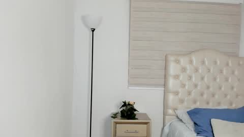 Leyla  online show from December 19, 2025, 12:12 pm