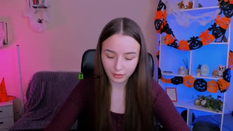 Snapshot of leslie_bird chatting on November 1, 2025, 10:28 am leslie_bird online show from November 1, 2025, 10:28 am