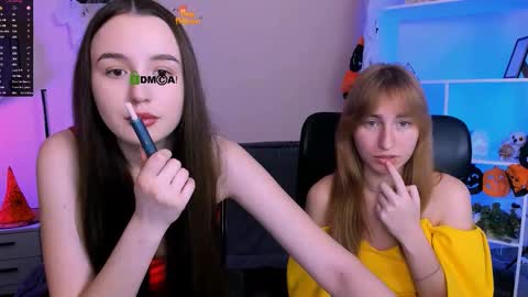 Snapshot of leslie_bird chatting on November 4, 2025, 12:26 pm leslie_bird online show from November 4, 2025, 12:26 pm